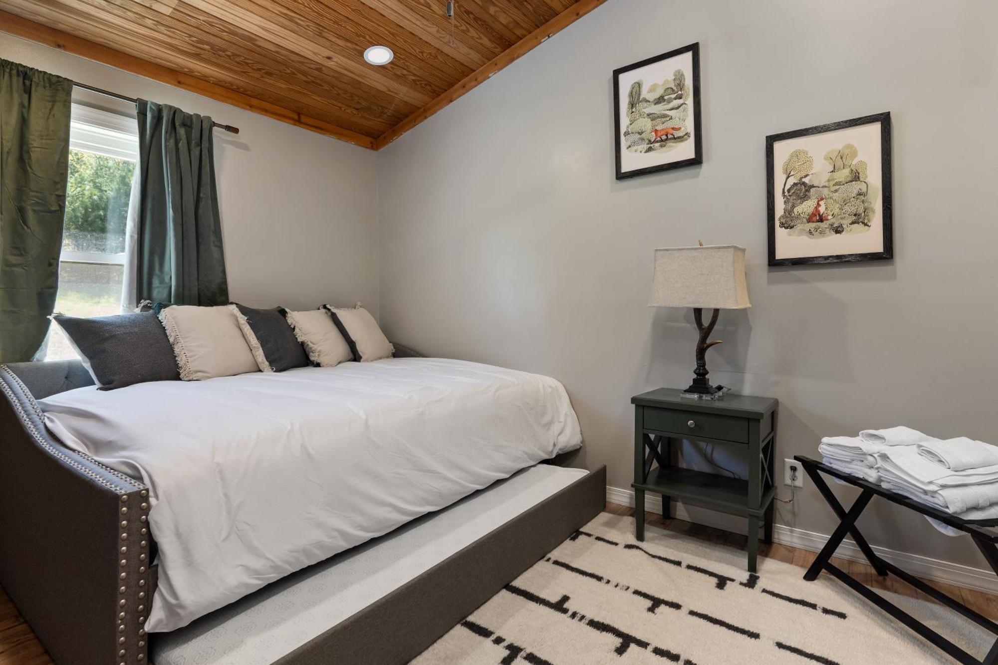 Spacious Cabin Near Hocking Hills And Caves With Hot Tub And Firepit Laurelville Экстерьер фото