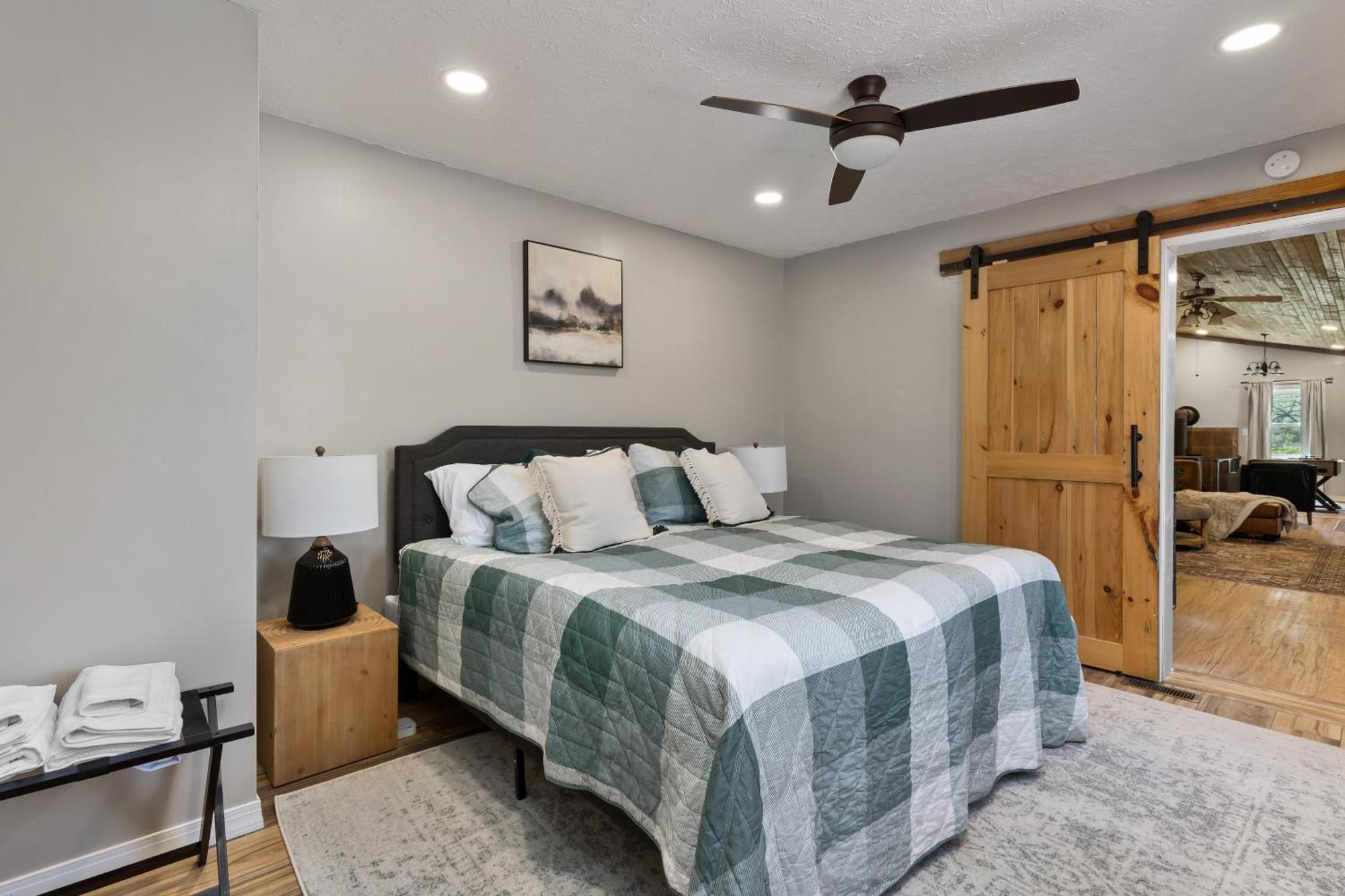Spacious Cabin Near Hocking Hills And Caves With Hot Tub And Firepit Laurelville Экстерьер фото