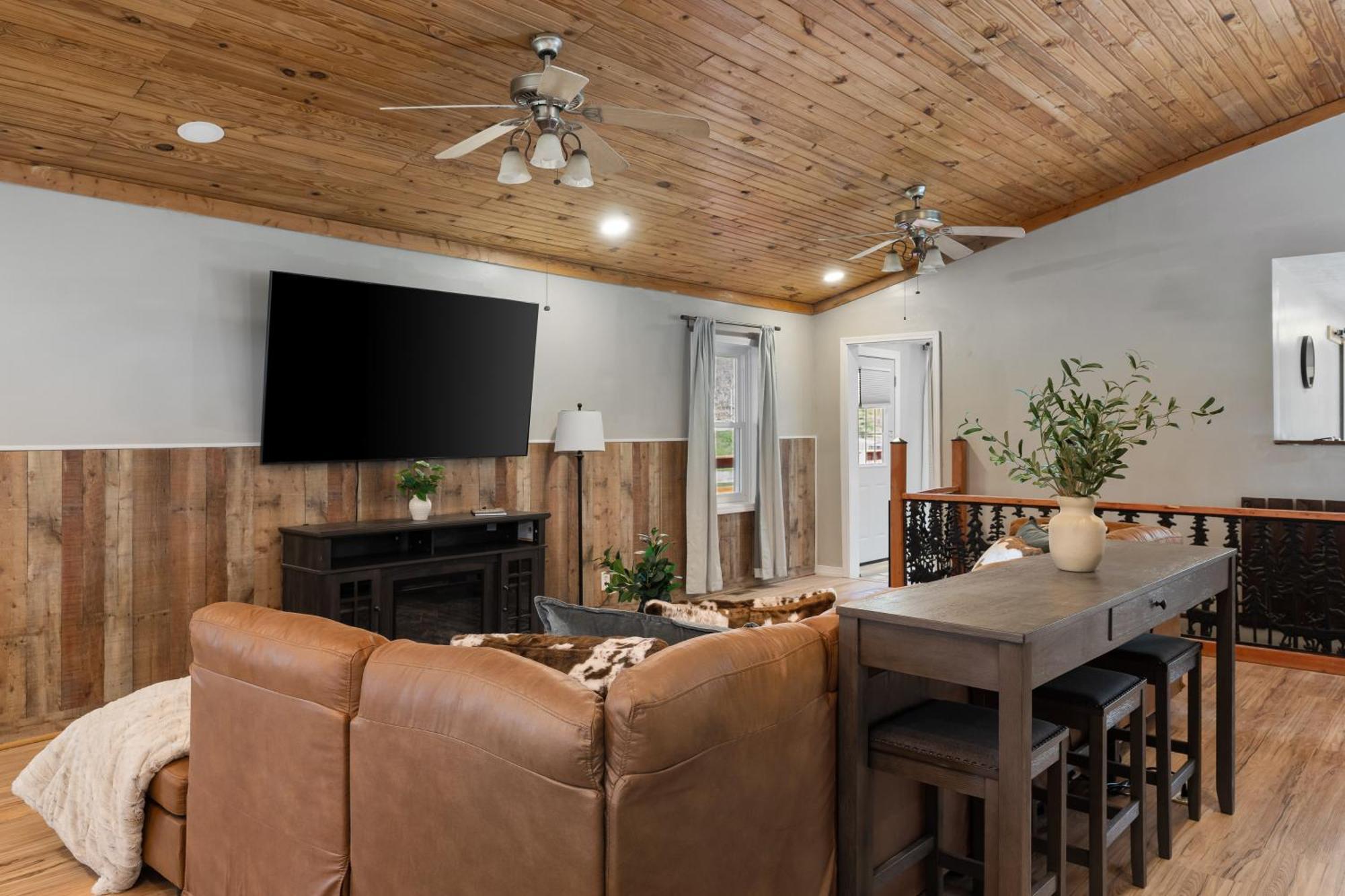 Spacious Cabin Near Hocking Hills And Caves With Hot Tub And Firepit Laurelville Экстерьер фото