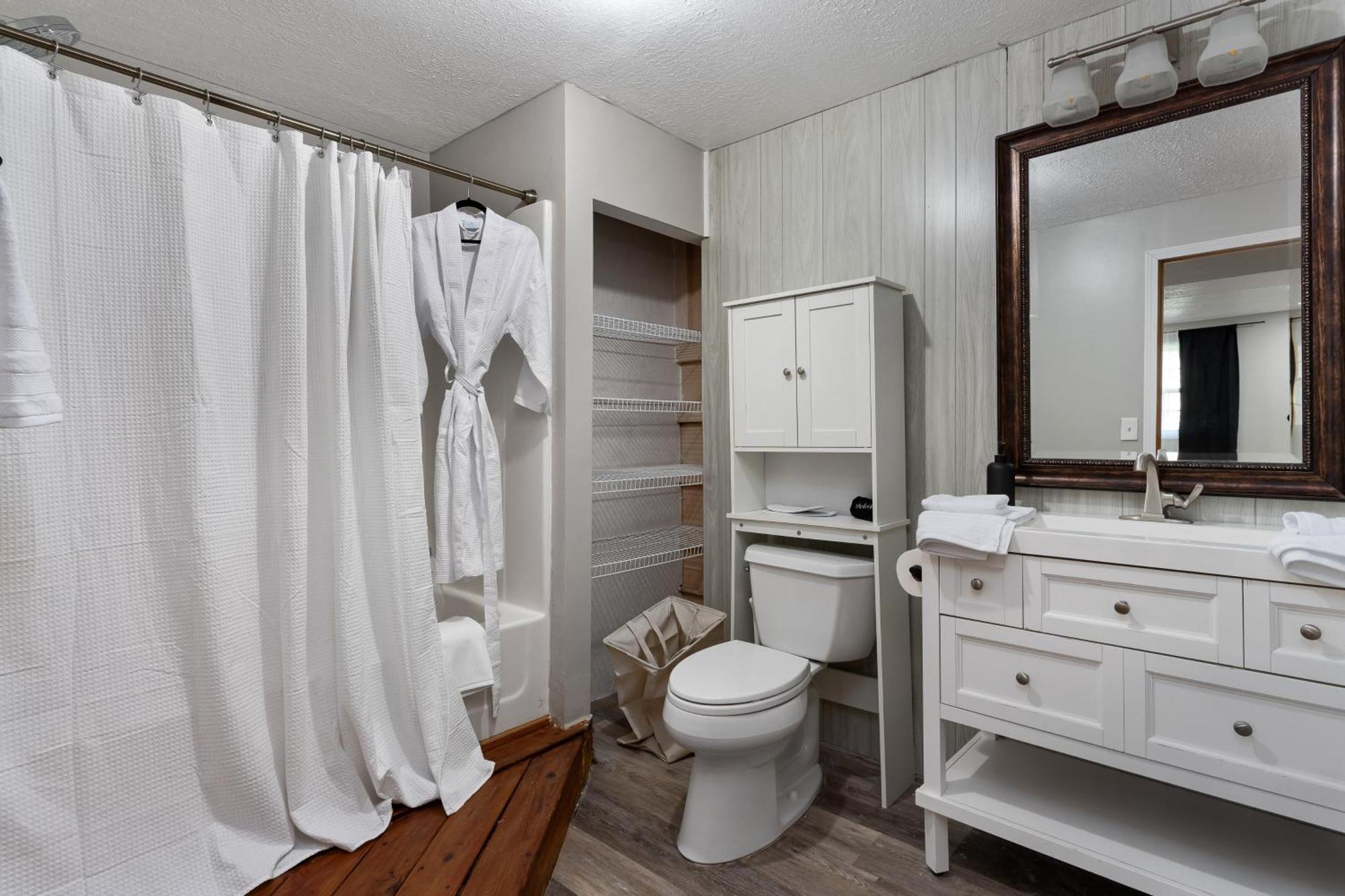 Spacious Cabin Near Hocking Hills And Caves With Hot Tub And Firepit Laurelville Экстерьер фото