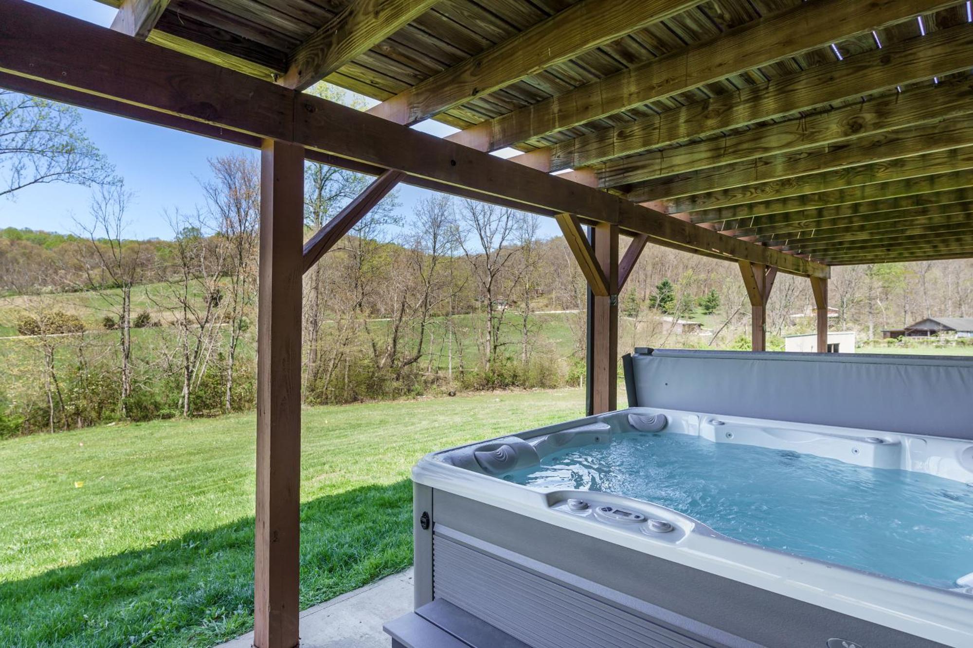 Spacious Cabin Near Hocking Hills And Caves With Hot Tub And Firepit Laurelville Экстерьер фото